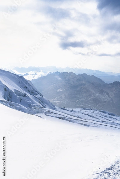 Fototapeta 氷河に覆われたワイナポトシ - 登山者の挑戦