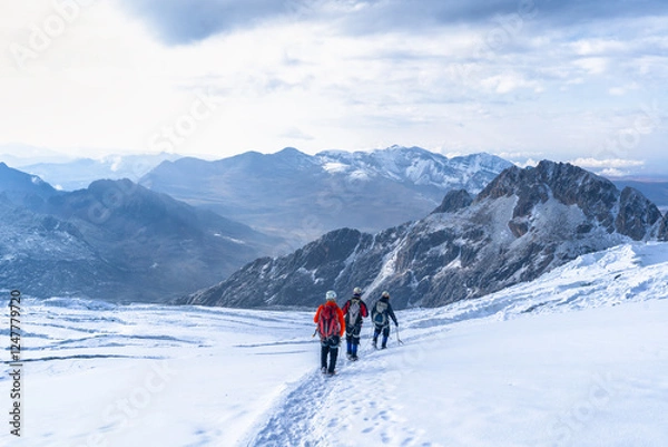 Fototapeta 氷河に覆われたワイナポトシ - 登山者の挑戦
