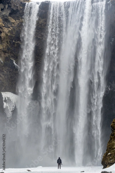 Obraz Mann unter Skogafoss