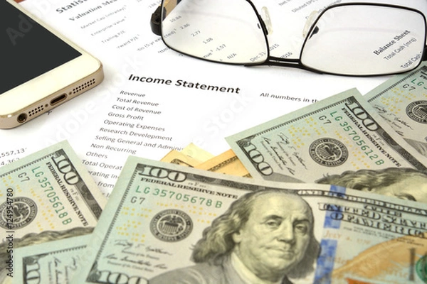 Obraz income statement report on the table