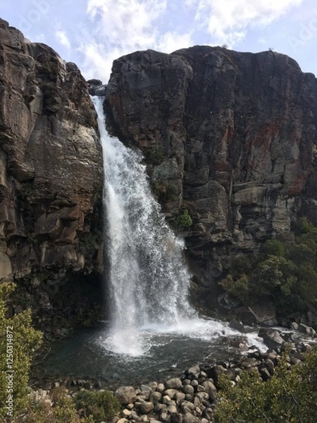 Fototapeta Waterfall in rocky cliffs