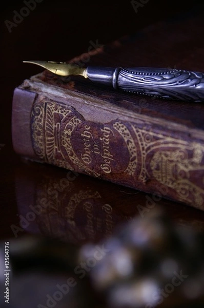 Obraz Altes Buch und Silber Füllfederhalter