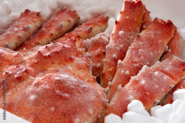 Fototapeta 高級シーフードの王様！発泡スチロールに梱包された冷凍タラバガニ。贈答用やお歳暮、お中元に最適な豪華な海の幸。新鮮なカニの甘みを家庭で楽しめる絶品グルメ。冬の味覚として鍋や焼きガニ、カニしゃぶにもおすすめ！