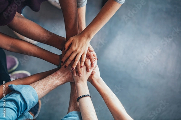 Obraz Stos rąk pokazujący jedność i pracę zespołową