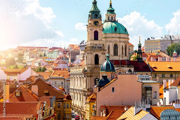 Obraz Widok na panoramę miasta z kościołem św. Mikołaja w Pradze