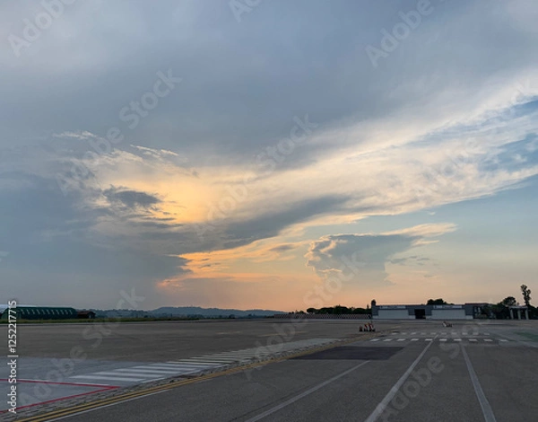 Obraz sunset on the runway, clouds