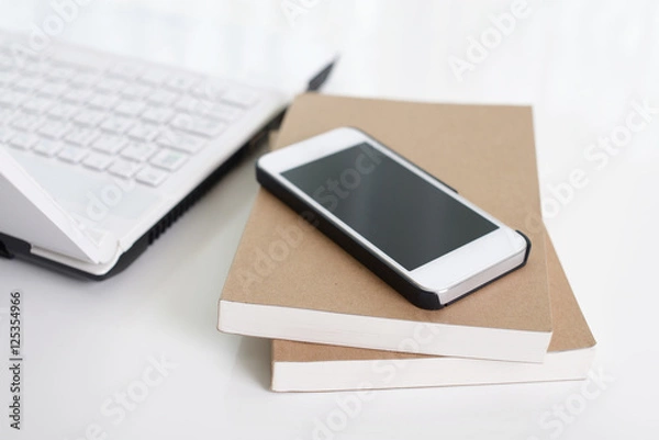 Fototapeta スマートフォンとノートパソコン