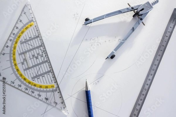 Fototapeta Zeichenutensilien auf Papier