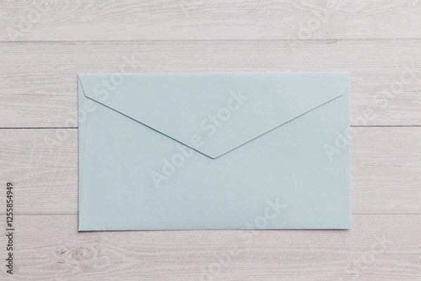 Fototapeta 机に置かれた水色の封筒