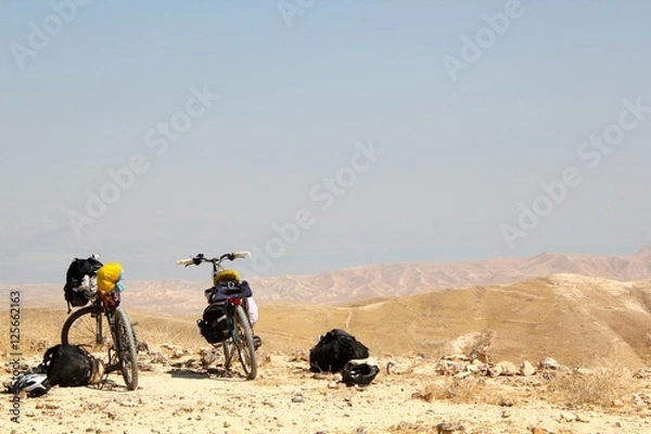 Obraz Bicycles on Desert Hill