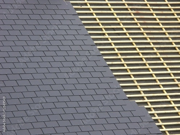 Obraz łupki na remontowanym dachu