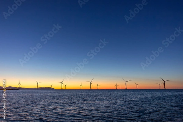 Obraz 花畔埠頭から見る夕暮れの風力発電塔