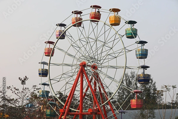 Obraz Wonder wheel in an amusement park.Ferris wheel.Ferris wheel on sky background in amusement park
