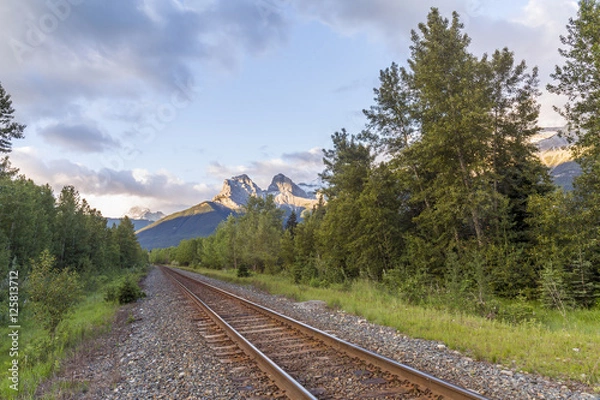 Obraz Train Tracks and the Rocky Mountains- Canmore, Alberta