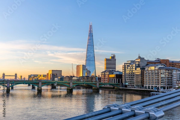 Obraz The Shard in London on the Thames in the morning