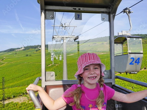 Obraz Mädchen in Seilbahn Rüdesheim zum Niederwalddenkmal