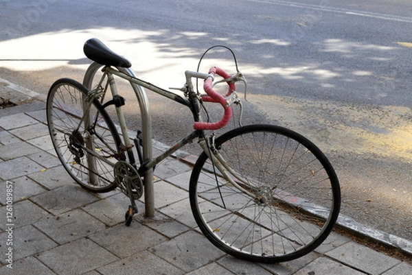 Fototapeta A bicycle is a non-motorized vehicle.