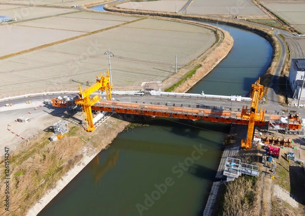 Fototapeta 道路拡張のための橋の架け替え工事　新しい橋の建設工事風景空撮