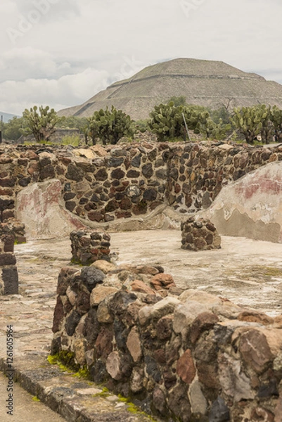 Fototapeta remains of the ruins of the ancient city of teotihuacan with the pyramid of son in the background