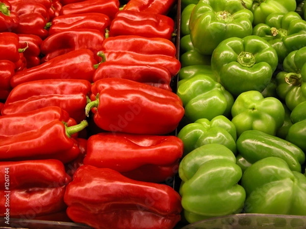 Obraz red and green bell peppers