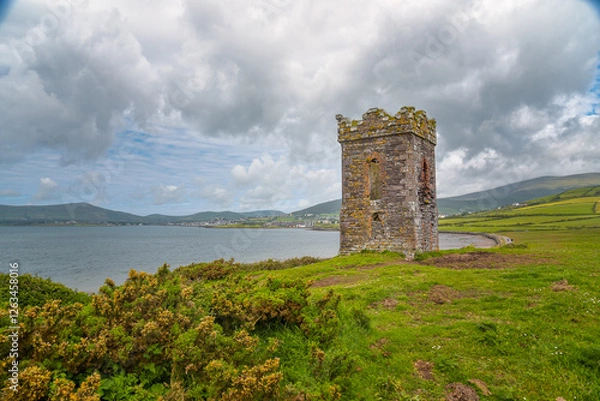 Fototapeta historischer Turm / hussey's folly auf der Dingle Halbinsel in Irland
