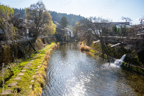Fototapeta 川の側の街並み