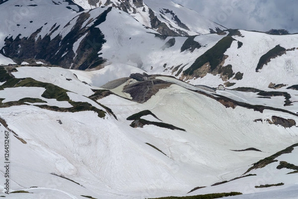 Fototapeta 残雪期の立山室堂