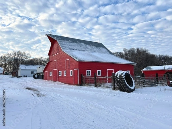Obraz An old Monitor style barn with beautiful cloud textured sky