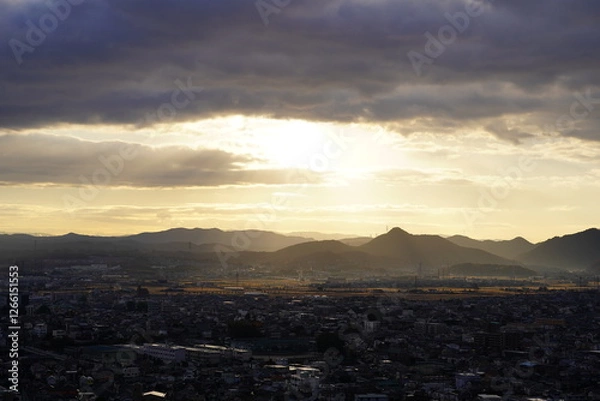 Obraz 朝日が当たる低い山