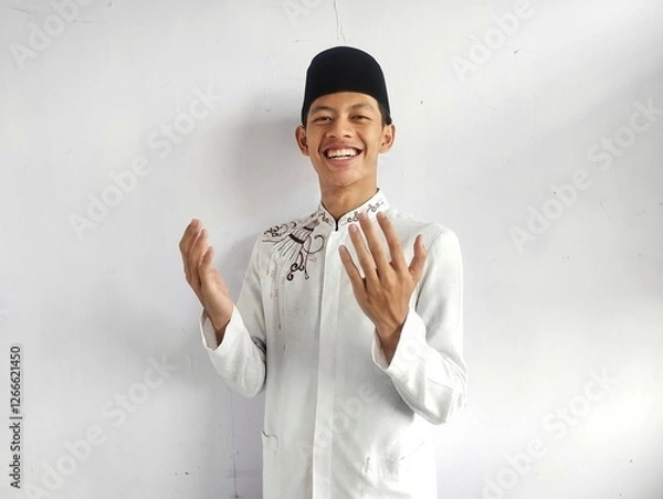 Fototapeta Moslem Asian man smiling and showing grateful gesture