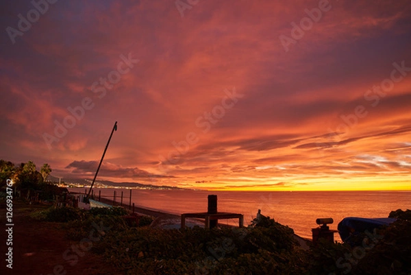 Obraz amanecer en la playa con nubes