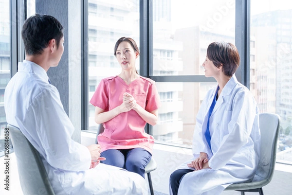 Fototapeta 病院でミーティングをする医療従事者