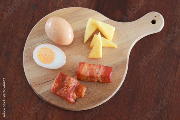 Fototapeta 燻製卵とチーズとベーコンのイメージ