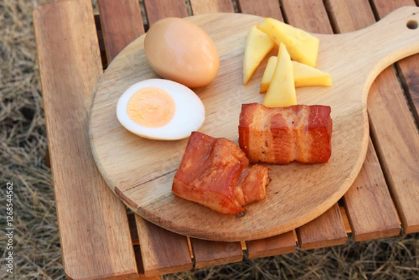 Fototapeta 燻製卵とチーズとベーコンのイメージ
