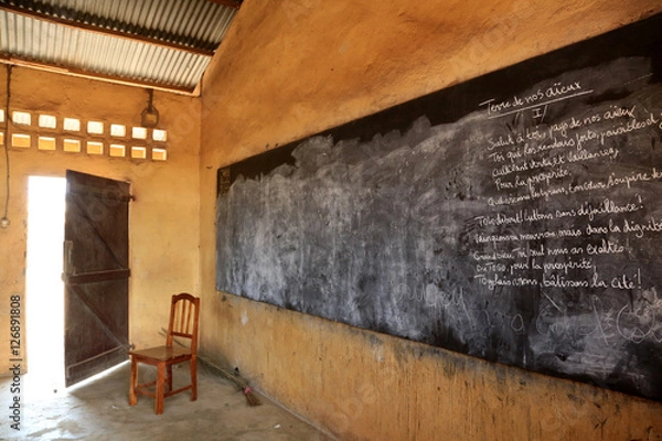 Fototapeta Salle de classe. Ecole primaire d'Adjallé. Lomé. Togo. / Classroom. Adjallé Elementary School. Lome. Togo.