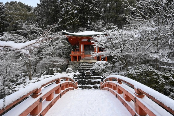 Obraz 京都市の世界遺産醍醐寺 積雪の弁天堂