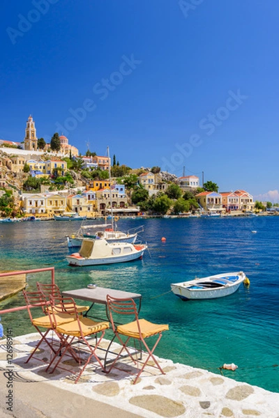 Obraz Malownicze nabrzeże na greckiej wyspie Symi, Dodekanez, Grecja.