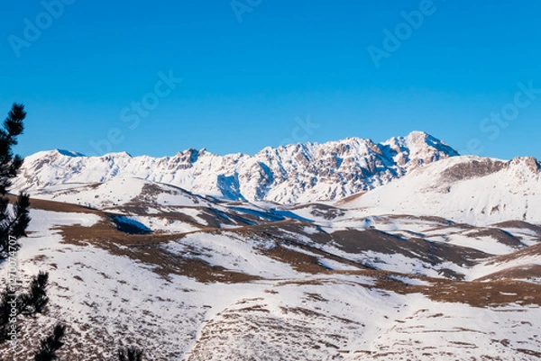 Fototapeta Snowy landscape on the mountains near the municipality of Calascio in the Province of L'Aquila (Abruzzo, Italy).