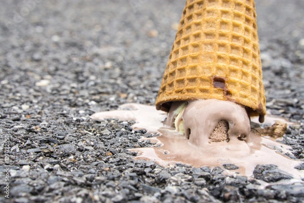 Obraz Ice cream on the ground. (selective focus) , ice cream cone dropped on the concrete floor and melting. , chocolate ice cream cones dropped melt on ground
