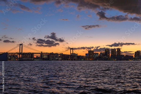 Obraz トワイライトタイムのレインボーブリッジ（東京湾）