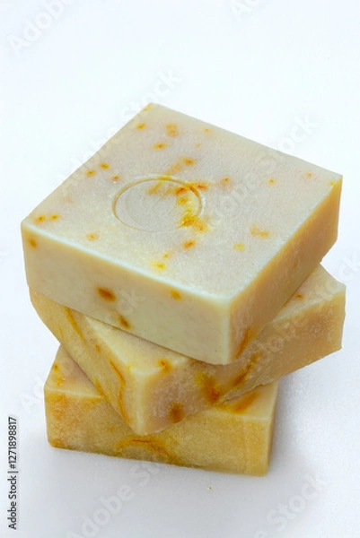 Obraz SAFFRON GOAT MILK SOAP