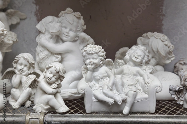 Obraz objets décoratifs : petits anges en plâtre blanc