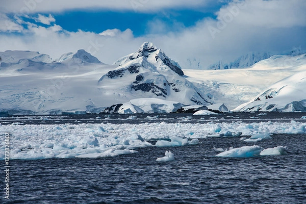 Obraz Massive iceberg, Antarctic Peninsula.