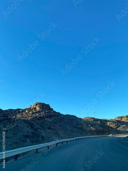 Obraz Tar road between mountain pass 