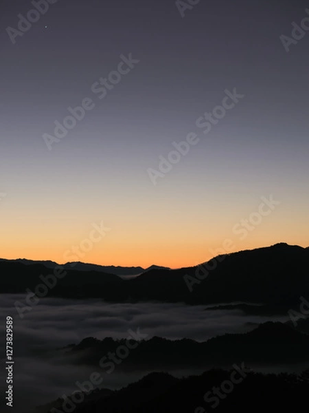 Obraz 雲海と朝のグラデーション