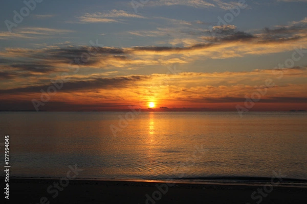 Fototapeta 顔を出した初日の出 #4