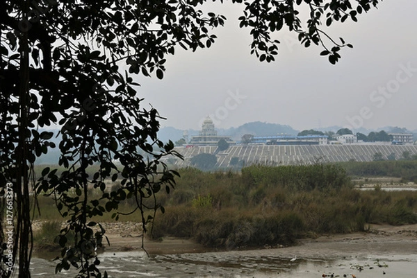 Fototapeta View of a majestic white building with a central dome atop a massive dam structure.