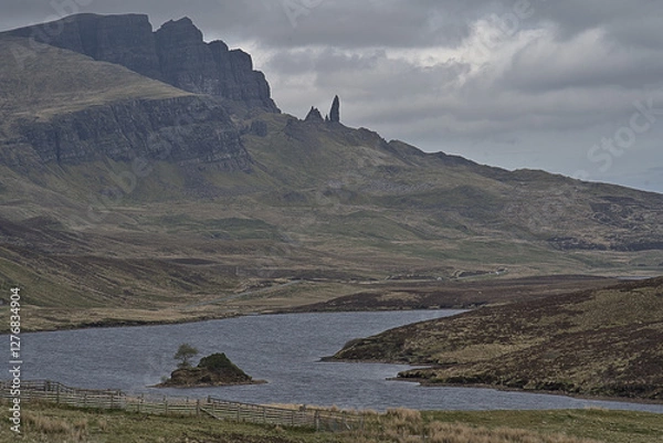 Obraz Walk up to the Old Man of Storr