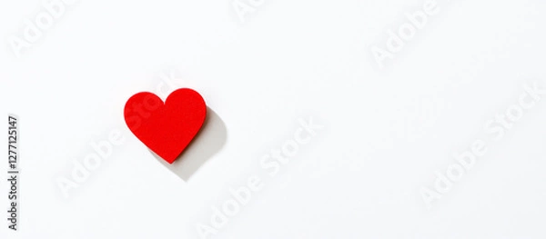 Obraz single red heart on white background