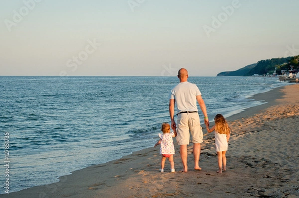 Obraz rodzina na slonecznej plazy
